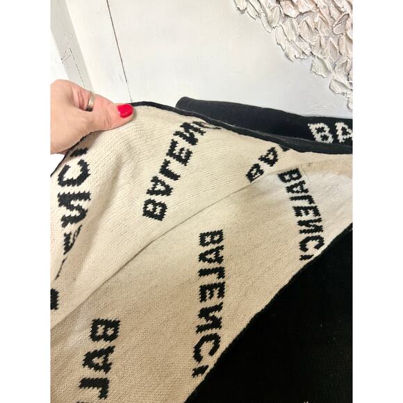 Balenciaga Allover Logo Intarsia-Knit Reversible Scarf Black/White - Picture 3 of 3